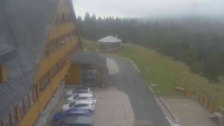 Parkoviště a hlavní vchod