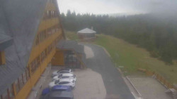 Parkoviště a hlavní vchod