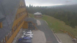 Parkoviště a hlavní vchod