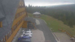 Parkoviště a hlavní vchod
