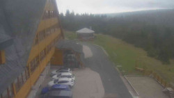 Parkoviště a hlavní vchod