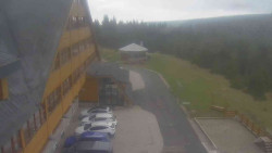 Parkoviště a hlavní vchod