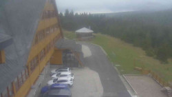 Parkoviště a hlavní vchod