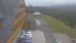 Parkoviště a hlavní vchod