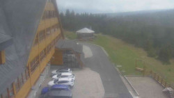 Parkoviště a hlavní vchod