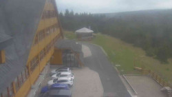 Parkoviště a hlavní vchod