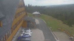 Parkoviště a hlavní vchod