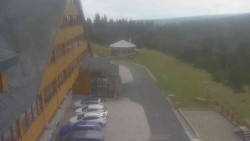 Parkoviště a hlavní vchod