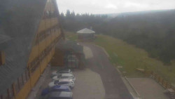 Parkoviště a hlavní vchod