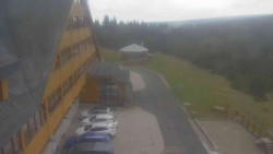 Parkoviště a hlavní vchod