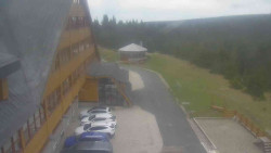 Parkoviště a hlavní vchod