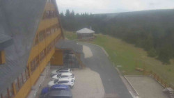 Parkoviště a hlavní vchod