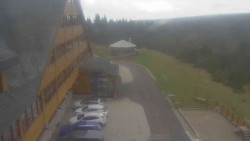 Parkoviště a hlavní vchod