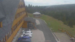 Parkoviště a hlavní vchod