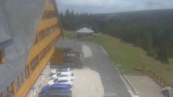 Parkoviště a hlavní vchod