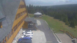 Parkoviště a hlavní vchod