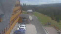 Parkoviště a hlavní vchod