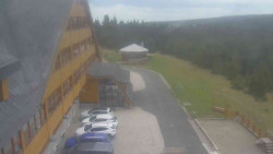 Parkoviště a hlavní vchod