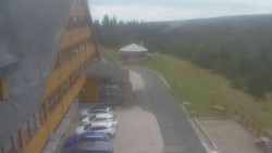Parkoviště a hlavní vchod