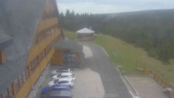 Parkoviště a hlavní vchod