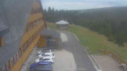 Parkoviště a hlavní vchod