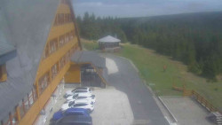 Parkoviště a hlavní vchod
