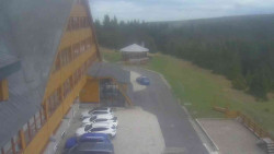 Parkoviště a hlavní vchod