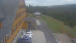Parkoviště a hlavní vchod