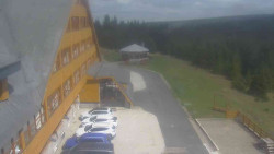 Parkoviště a hlavní vchod