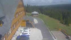 Parkoviště a hlavní vchod