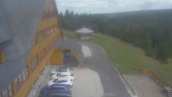 Parkoviště a hlavní vchod