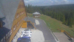 Parkoviště a hlavní vchod