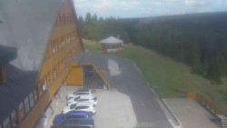 Parkoviště a hlavní vchod