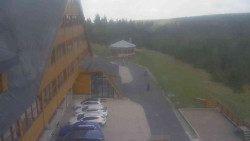 Parkoviště a hlavní vchod