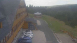 Parkoviště a hlavní vchod