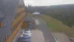 Parkoviště a hlavní vchod