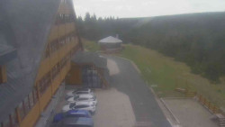 Parkoviště a hlavní vchod
