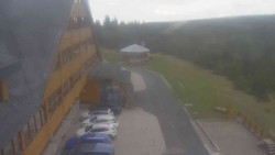 Parkoviště a hlavní vchod