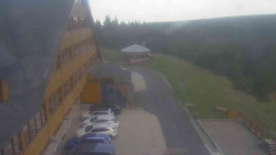Parkoviště a hlavní vchod