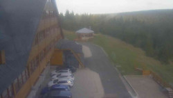 Parkoviště a hlavní vchod