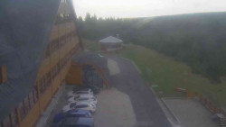 Parkoviště a hlavní vchod