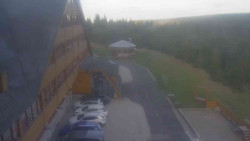 Parkoviště a hlavní vchod