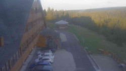 Parkoviště a hlavní vchod