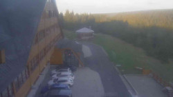 Parkoviště a hlavní vchod