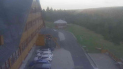Parkoviště a hlavní vchod