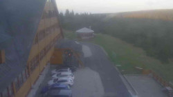 Parkoviště a hlavní vchod