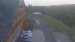 Parkoviště a hlavní vchod