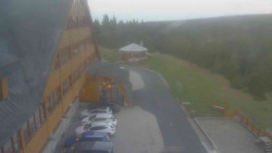 Parkoviště a hlavní vchod