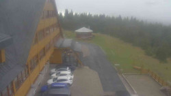 Parkoviště a hlavní vchod