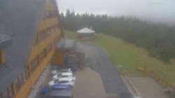 Parkoviště a hlavní vchod